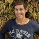 Photo of Audrey Muller-Hartwig in front of a Tree